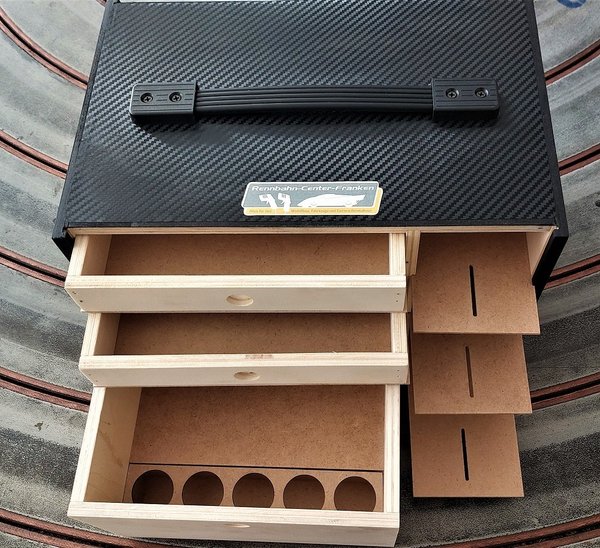 Slotcarkoffer, Werkzeugkoffer für Werkzeuge und 3 Autos in 1/24 aus Holz